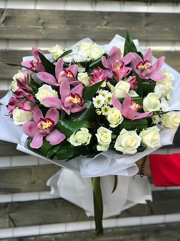 Букет цветов из: Розы и Хризантемы в Зубово