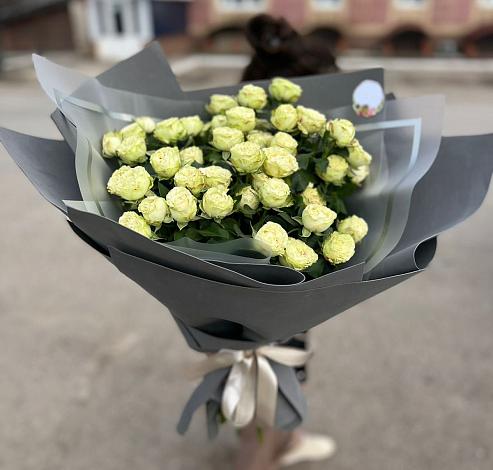 Букет Белые кустовые розы Солинеро в Зубово