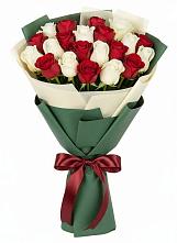 Букет Микс из красных и белых роз в Зубово