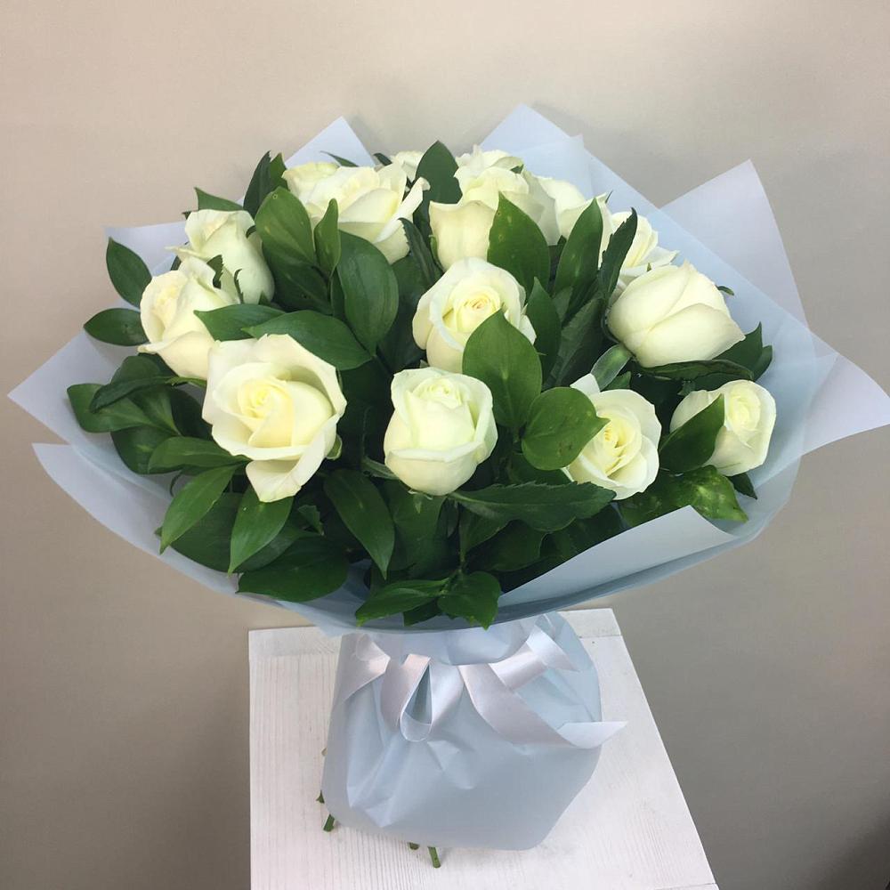 Букет 15 Белых роз Проуд в Зубово