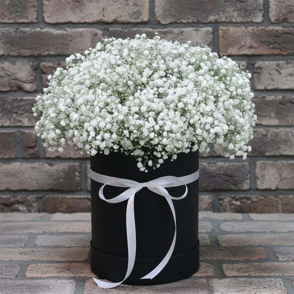 Цветочная композиция из Гипсофила в шляпной коробке в Зубово