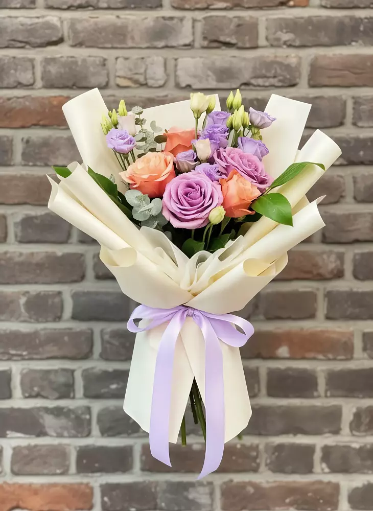 Букет цветов из: Лизиантусы и Розы в Зубово