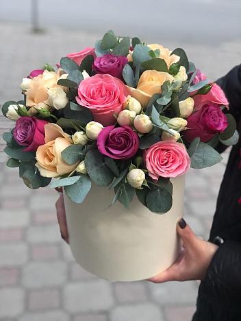Цветочная композиция из Розы в шляпной коробке в Зубово