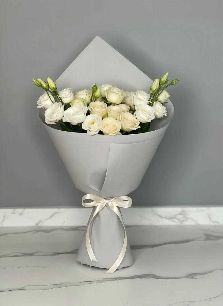 Букет цветов из: Розы и Лизиантусы в Зубово