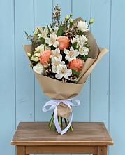 Букет цветов из:  Альстромерии, Лизиантусы, Розы и Хризантемы #REPLACE_PRED# Зубово