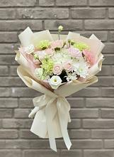 Букет цветов из:  Гвоздики, Розы, Лизиантусы и Хризантемы #REPLACE_PRED# Зубово