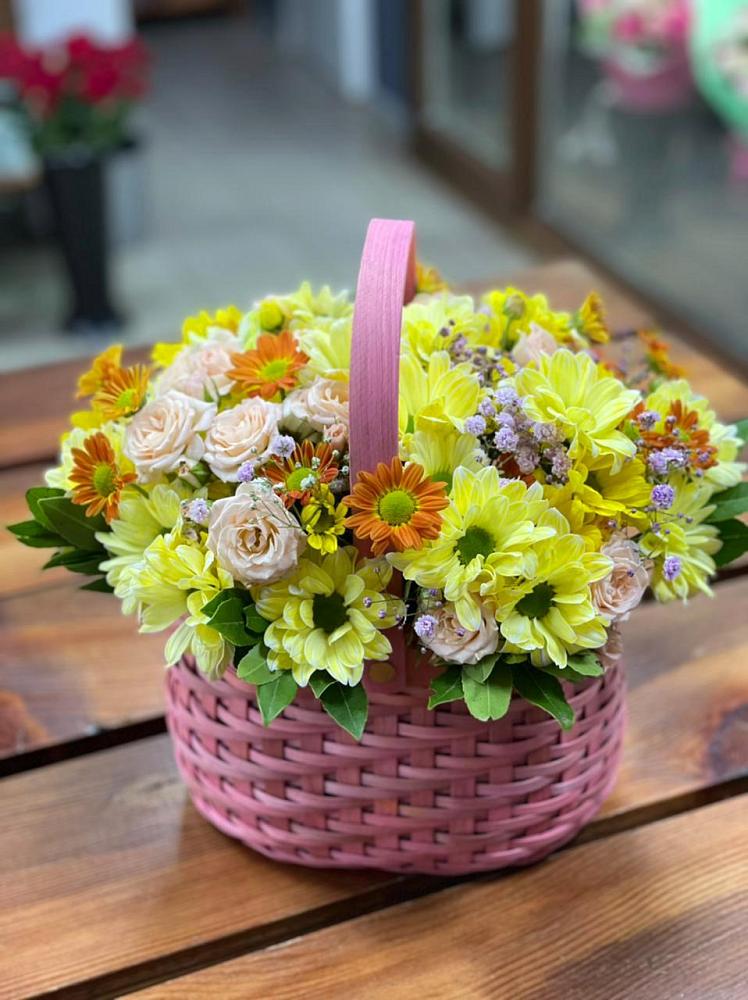 Цветочная композиция из Хризантемы и Розы в корзине в Зубово