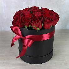 Цветочная композиция из Розы в шляпной коробке в Зубово