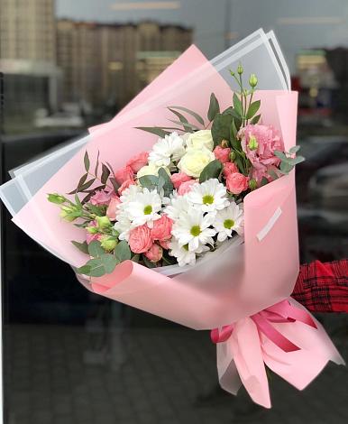 Букет цветов из: Розы, Лизиантусы и Хризантемы в Зубово