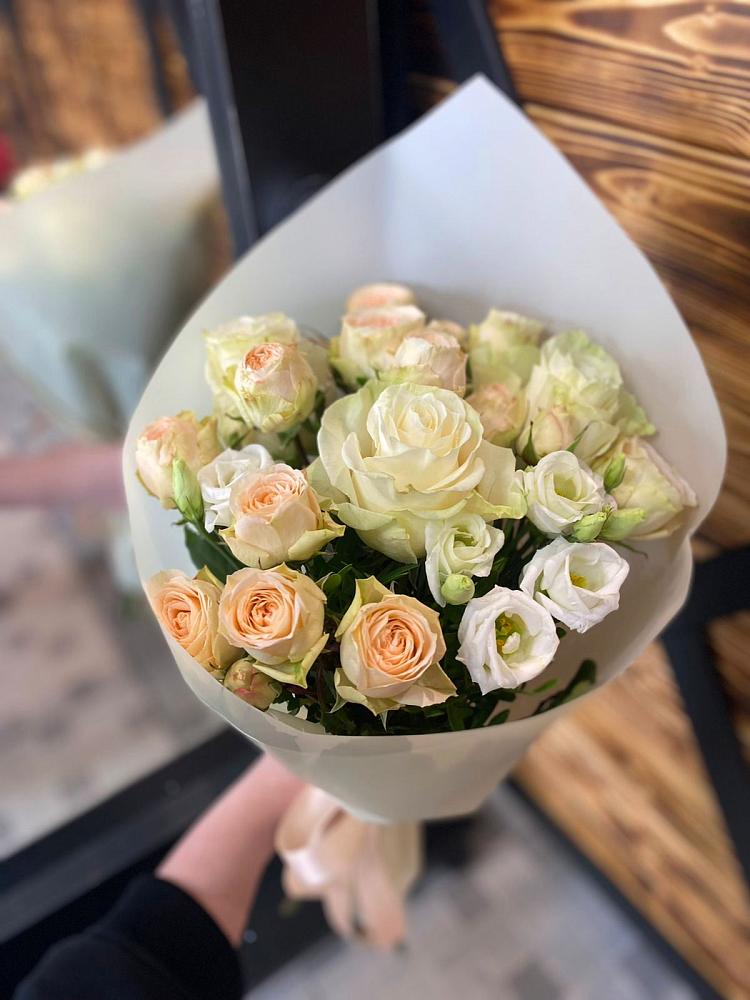 Букет цветов из: Розы и Лизиантусы в Зубово